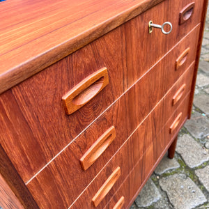 Kommode Teak mit Schloss aus Dänemark