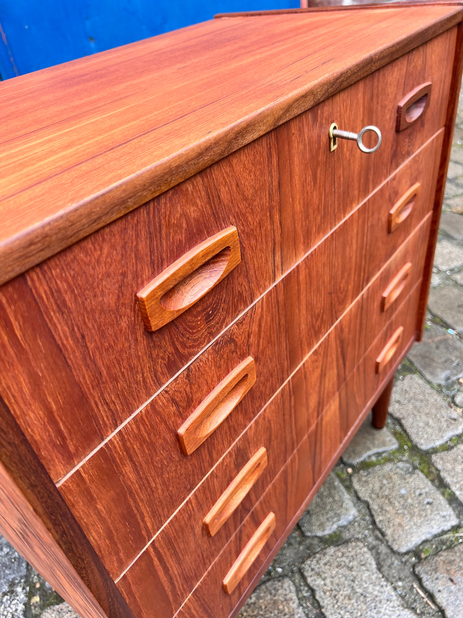 Kommode Teak mit Schloss aus Dänemark