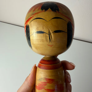 Japanische Kokeshi Holzfigur handbemalt