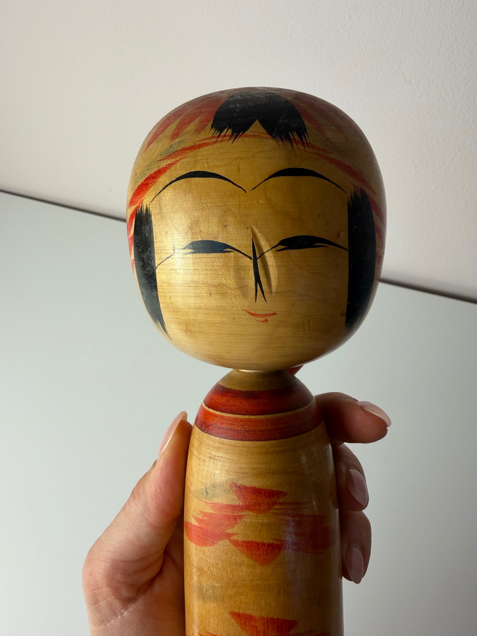Japanische Kokeshi Holzfigur handbemalt