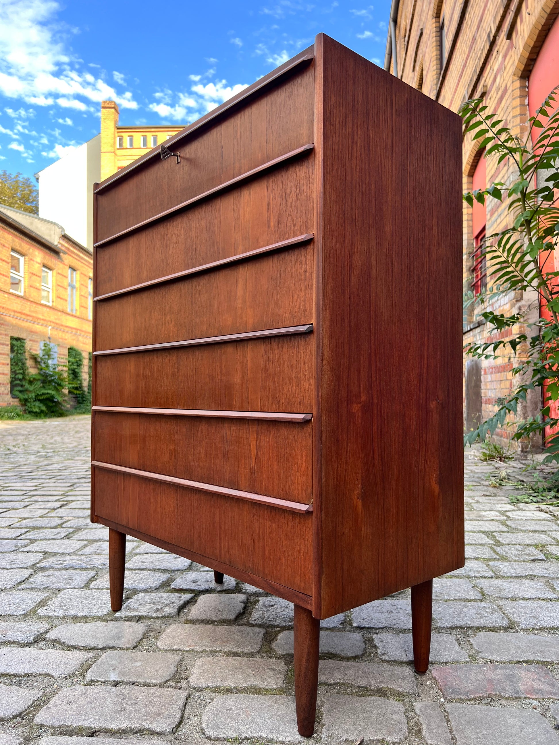 Kommode Teak mit Schloss aus Dänemark
