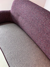 Lade das Bild in den Galerie-Viewer, Sofa lila 50er Jahre
