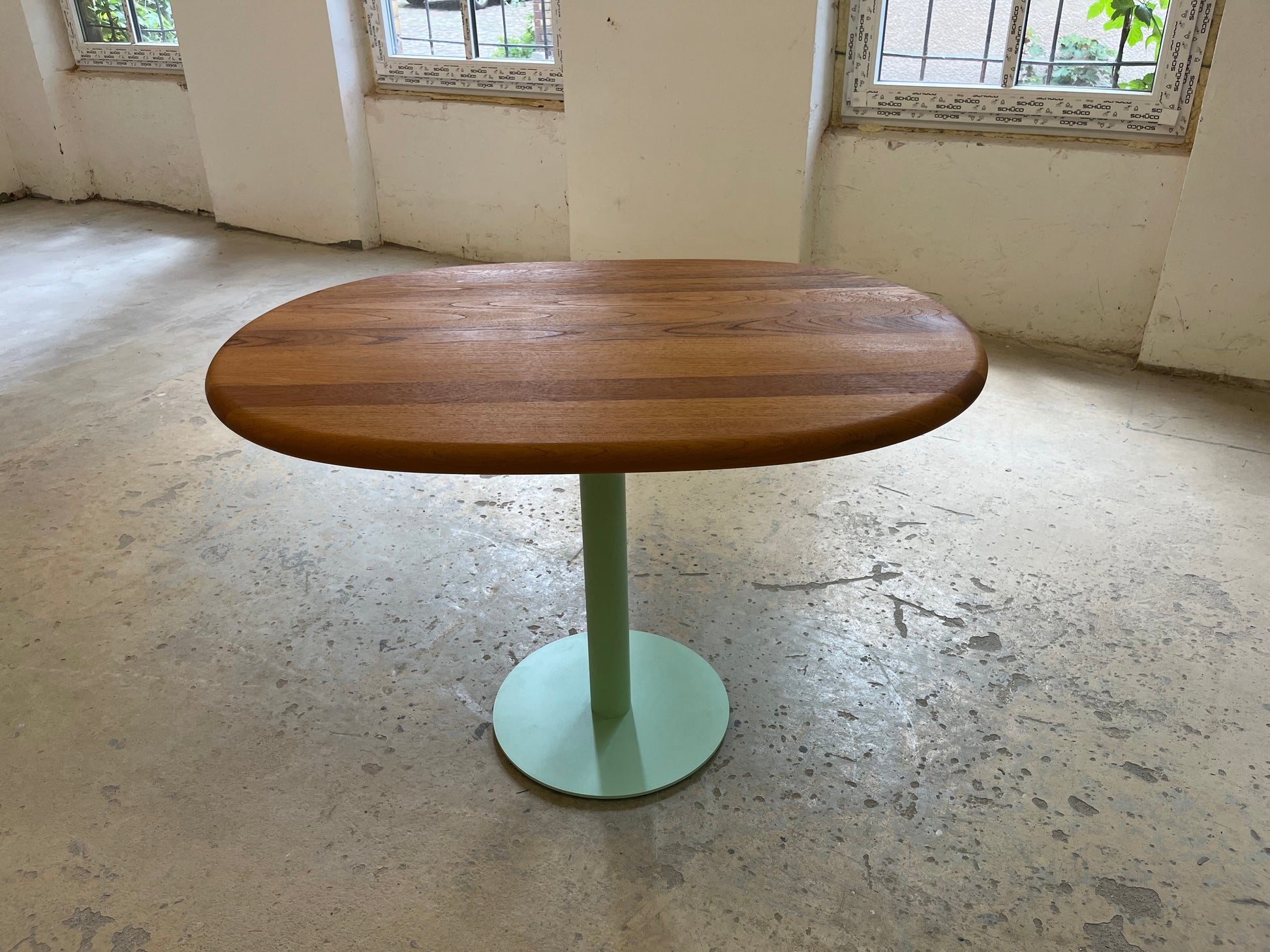 Ovaler Esstisch Teak mit neuem Tischgestell Glostrup