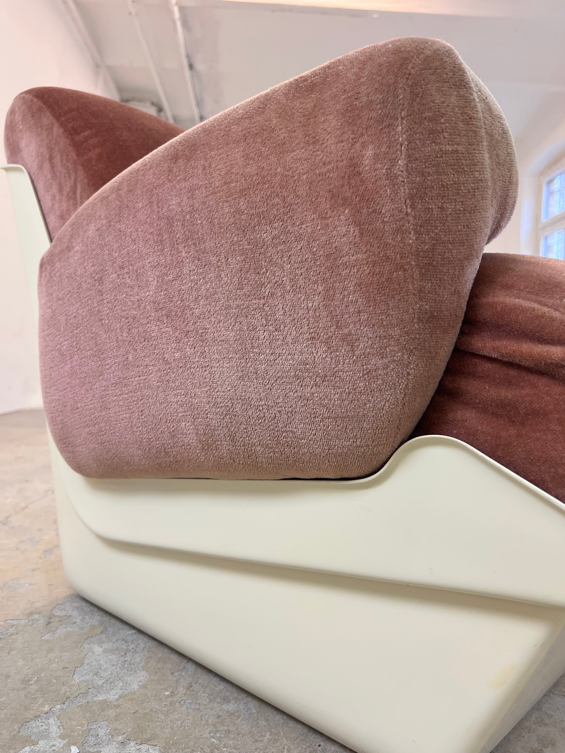 Modularer Schalensessel rosa Samt & Kunststoff