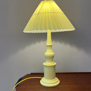 Tischlampe butteryellow neu lackiert