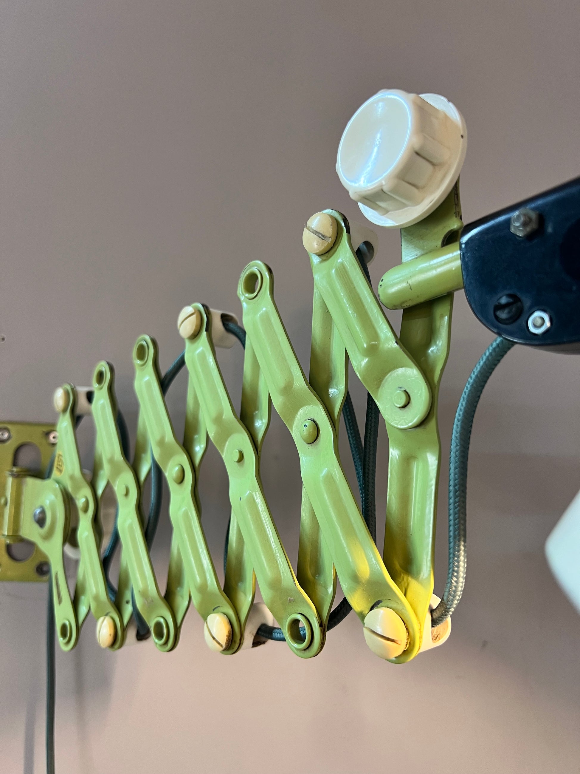 Scherenlampe mint creme von VEB Zweckleuchtenbau Dresden