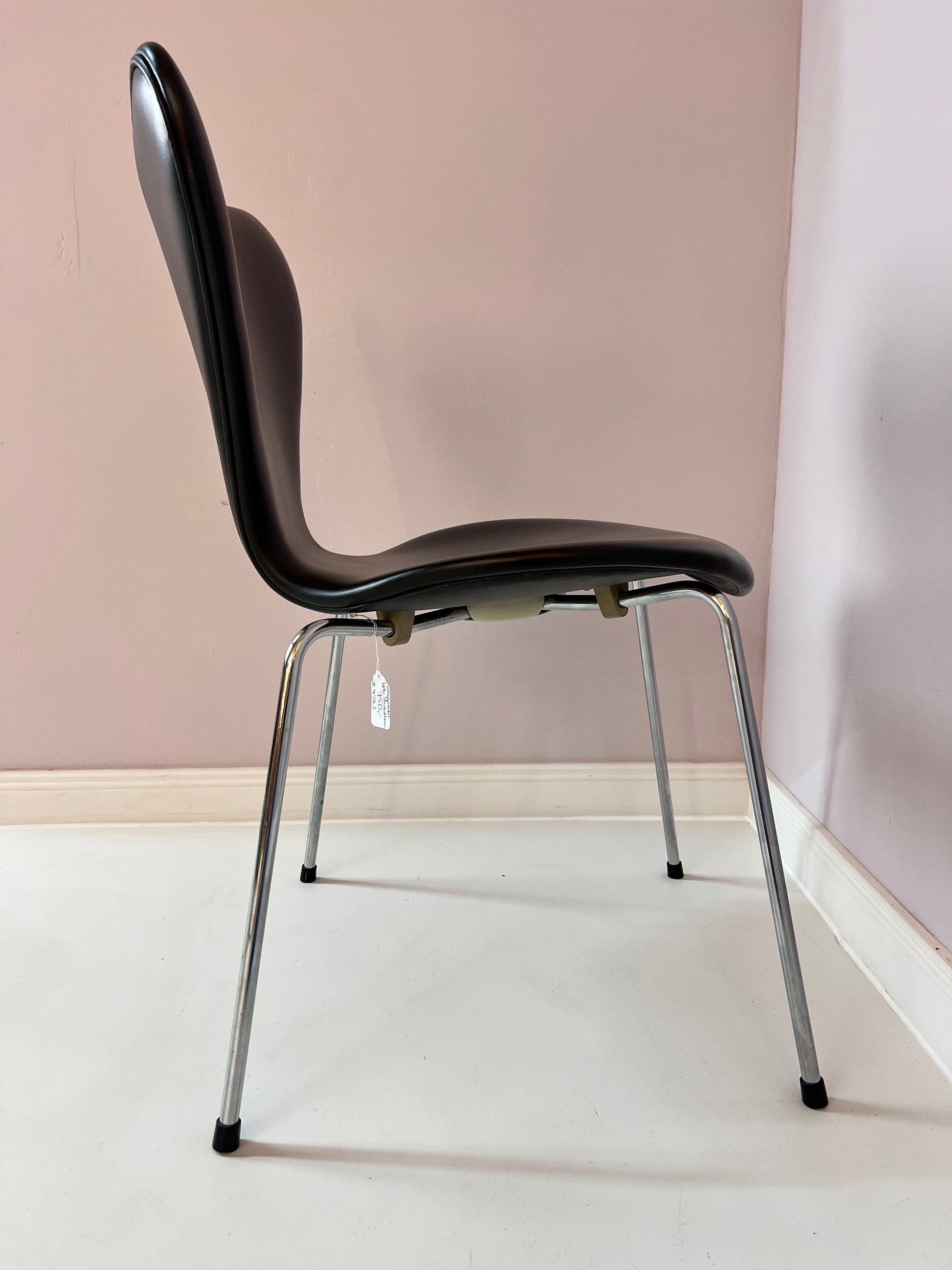 Polsterstuhl Serie 7 dunkelbraun Echtleder von Arne Jacobsen für Fritz Hansen