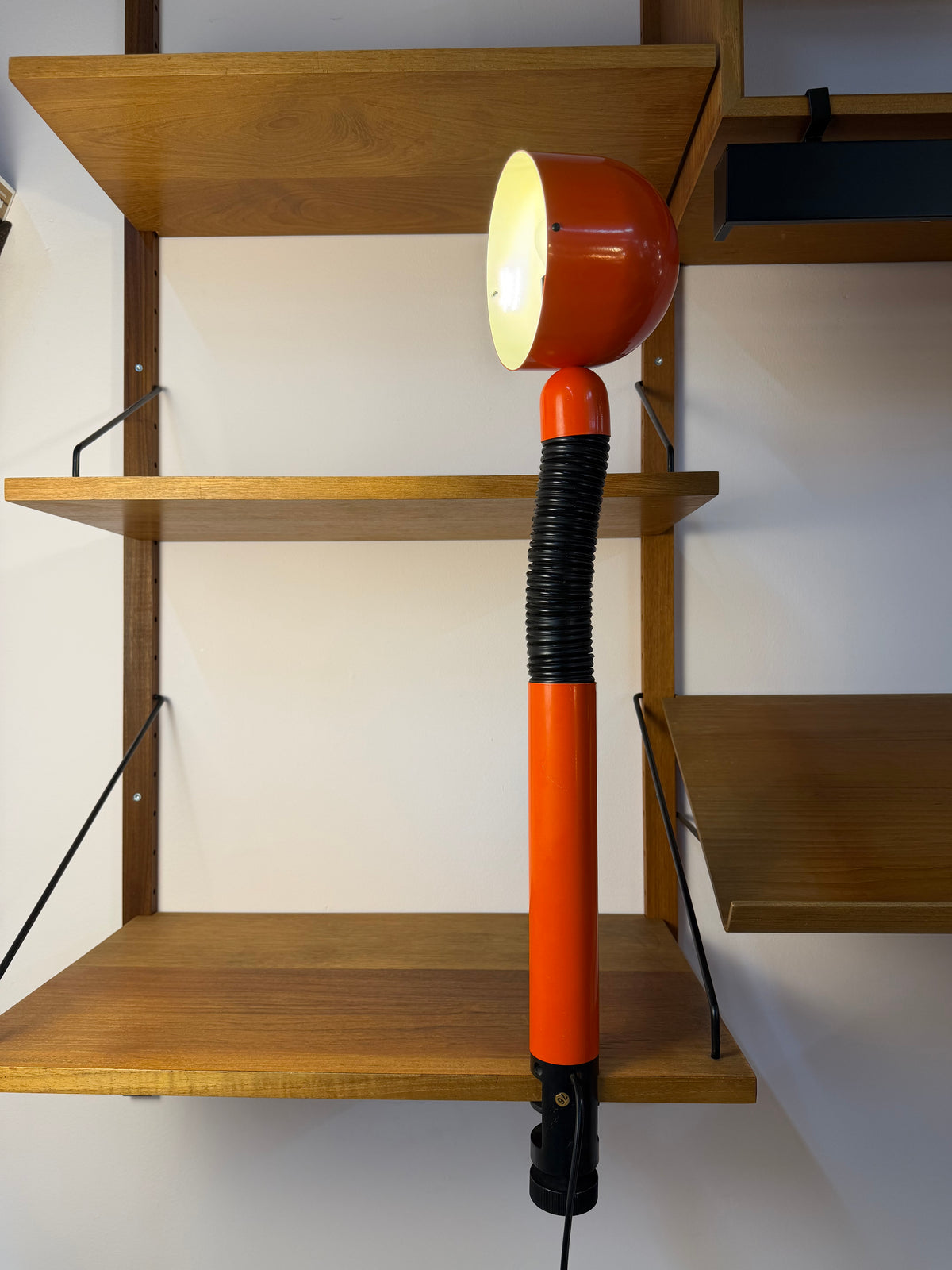 Klemmlampe orange schwarz aus Dänemark
