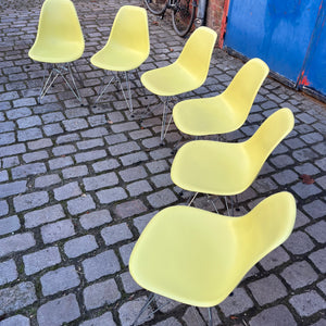 Plastic Side Chair DSR limettengrün Chrom von Ray & Charles Eames für Vitra