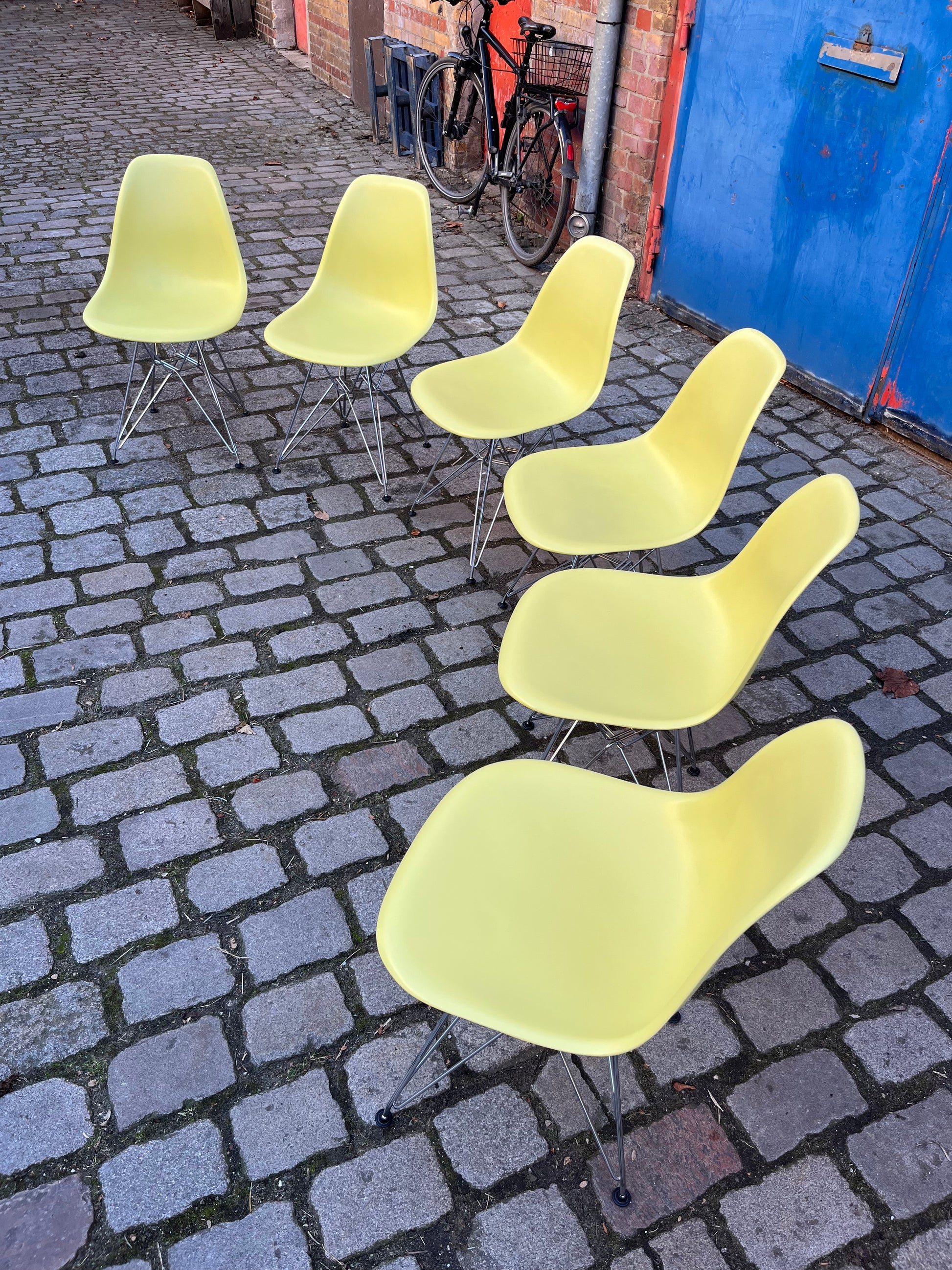 Plastic Side Chair DSR limettengrün Chrom von Ray & Charles Eames für Vitra