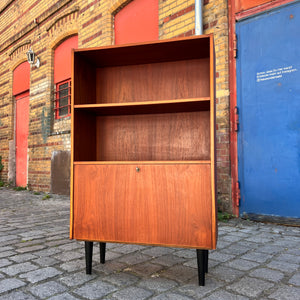 Regal Teak mit abschließbarem Fach
