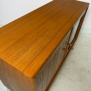 Kleiner Schrank mit Vitrine und Tür links von Dyrlund