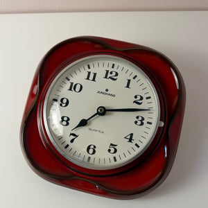 Wanduhr Modell 3688 rot von Junghans Quartz