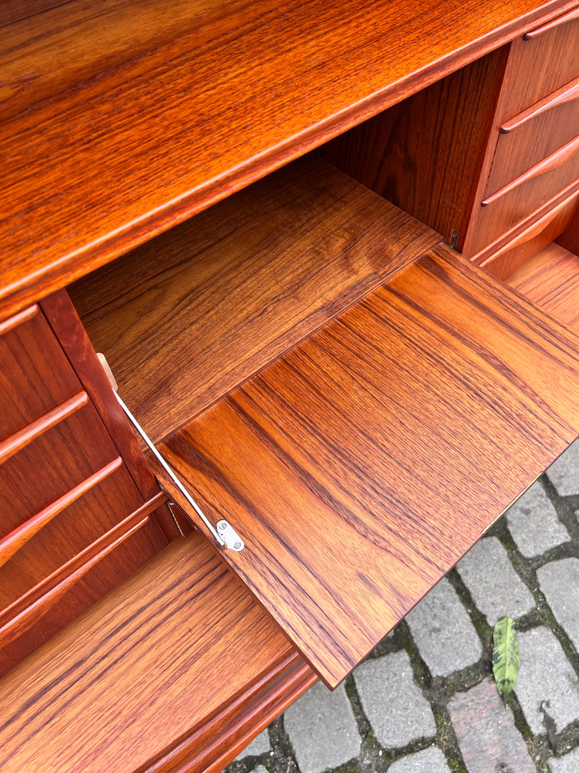 Halbrunder Sekretär Teak aus Dänemark