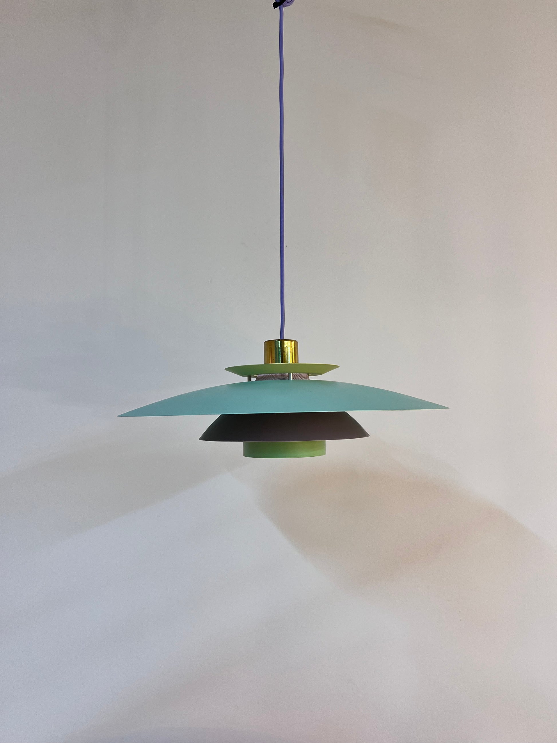 Lamellenlampe neu lackiert, Dänemark