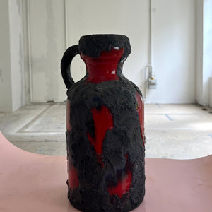 Vase Fat Lava rot schwarz von Marei Keramik