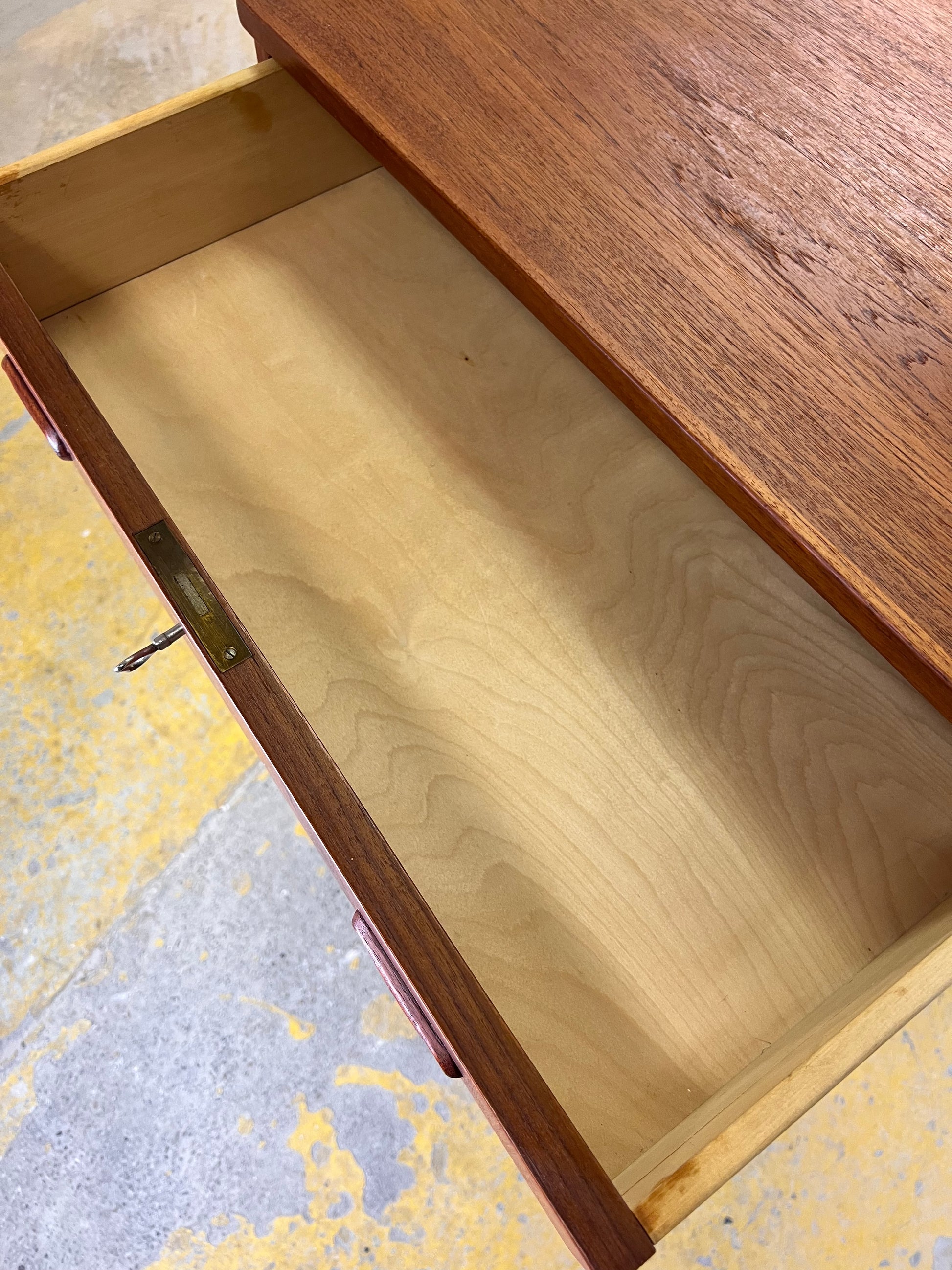 Kommode Teak mit Schloss aus Dänemark