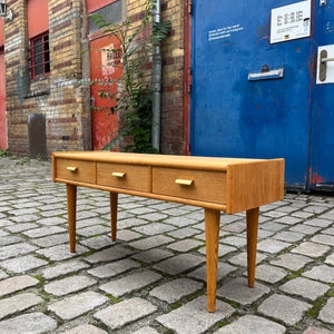 Lowboard Eiche mit Messinggriffen