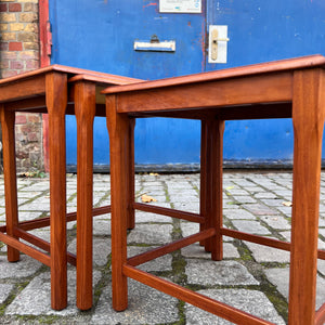 Satztische grau grün Fliesen Teak aus Dänemark