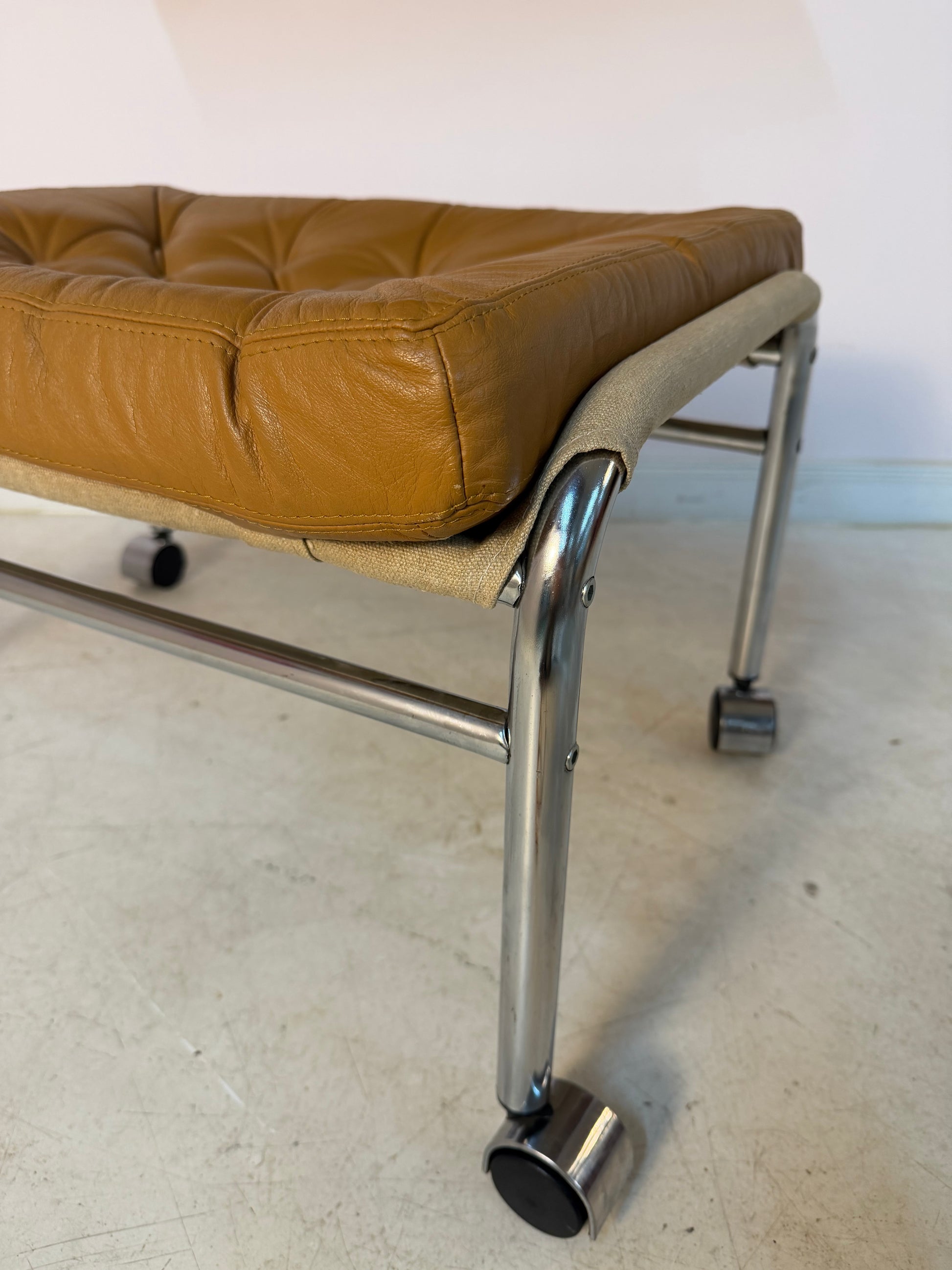 Hocker Modell Bore cognac Chrom von Noboru Nakamura für IKEA