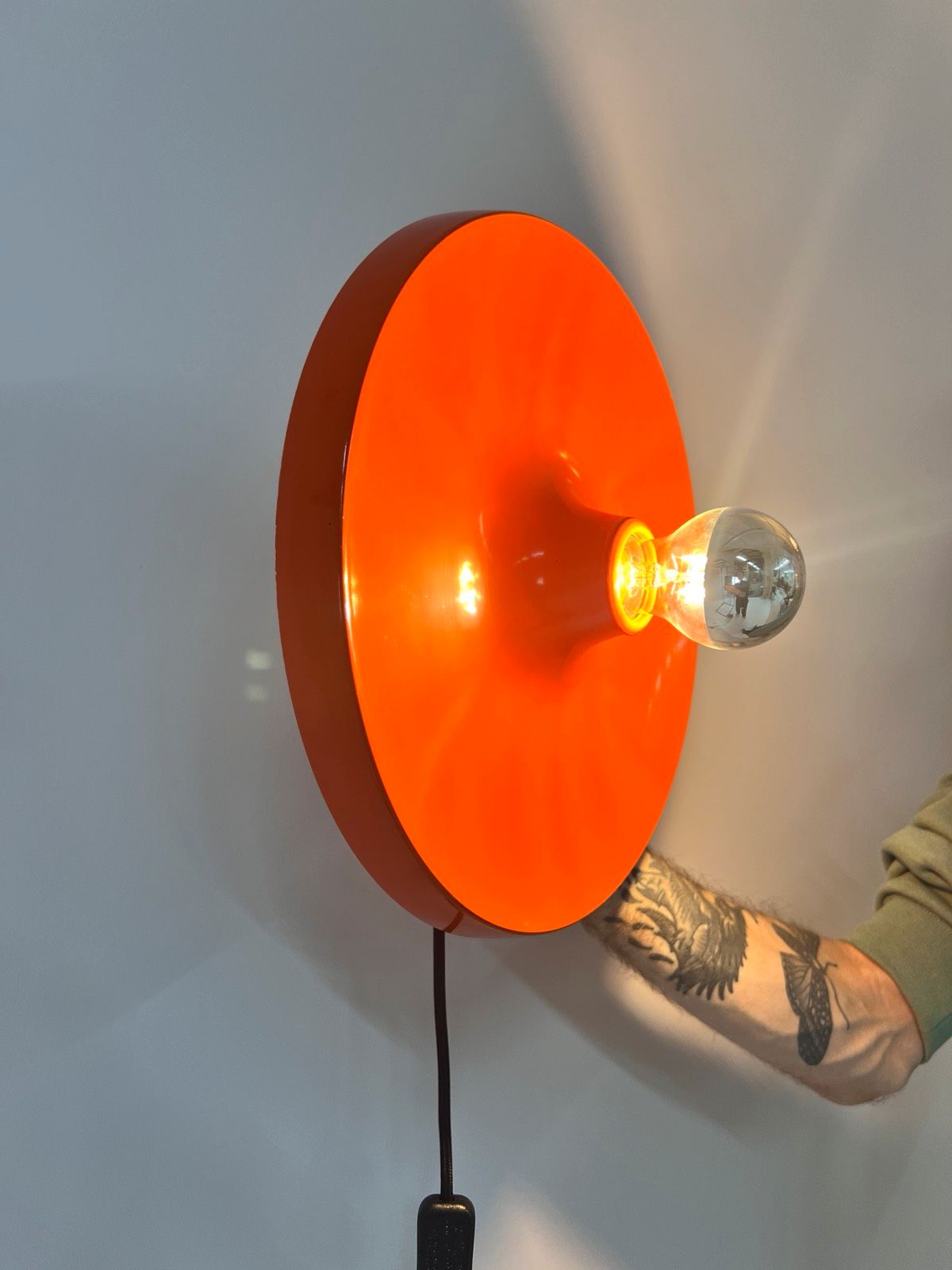 Wandlampe Diskus orange 33 cm von Charlotte Perriand für Honsel