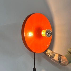 Wandlampe Diskus orange 33 cm von Charlotte Perriand für Honsel