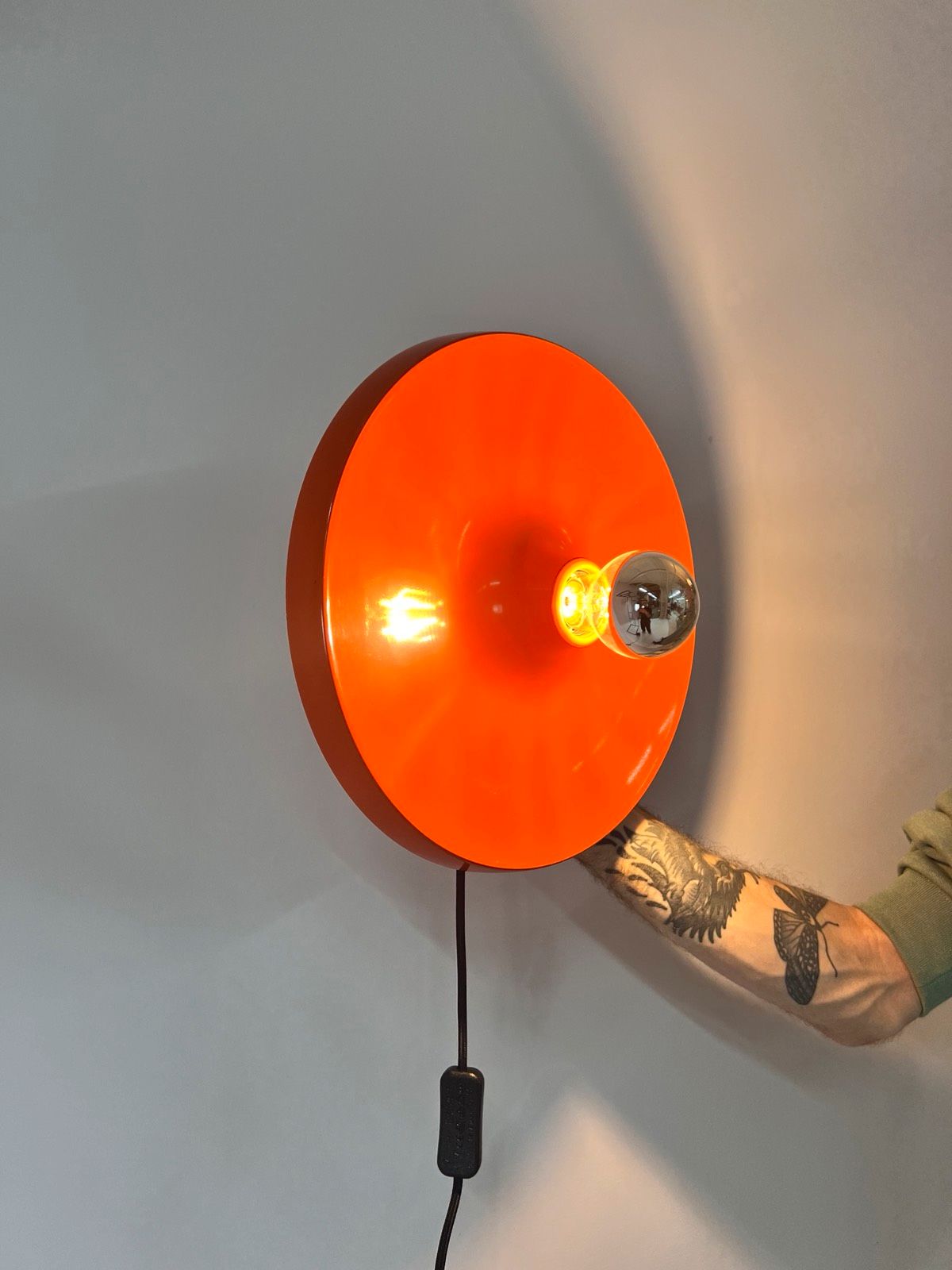 Wandlampe Diskus orange 33 cm von Charlotte Perriand für Honsel