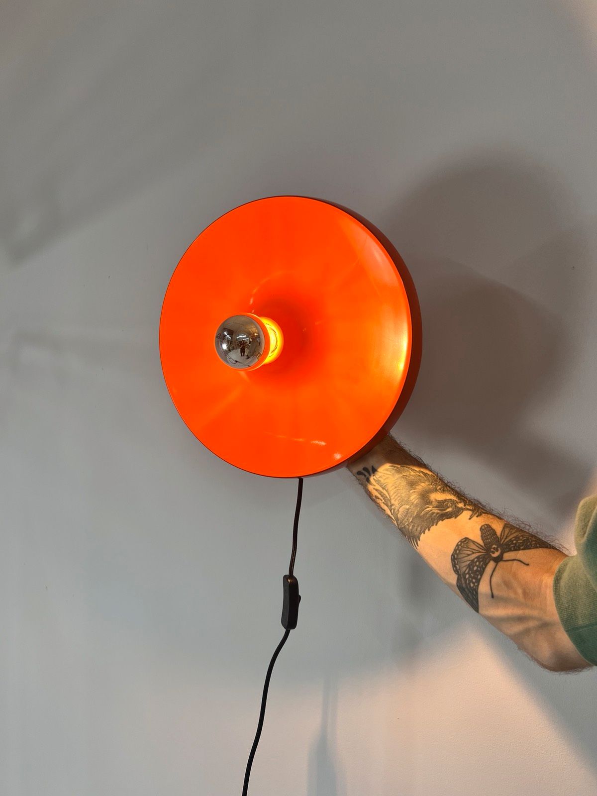 Wandlampe Diskus orange 33 cm von Charlotte Perriand für Honsel