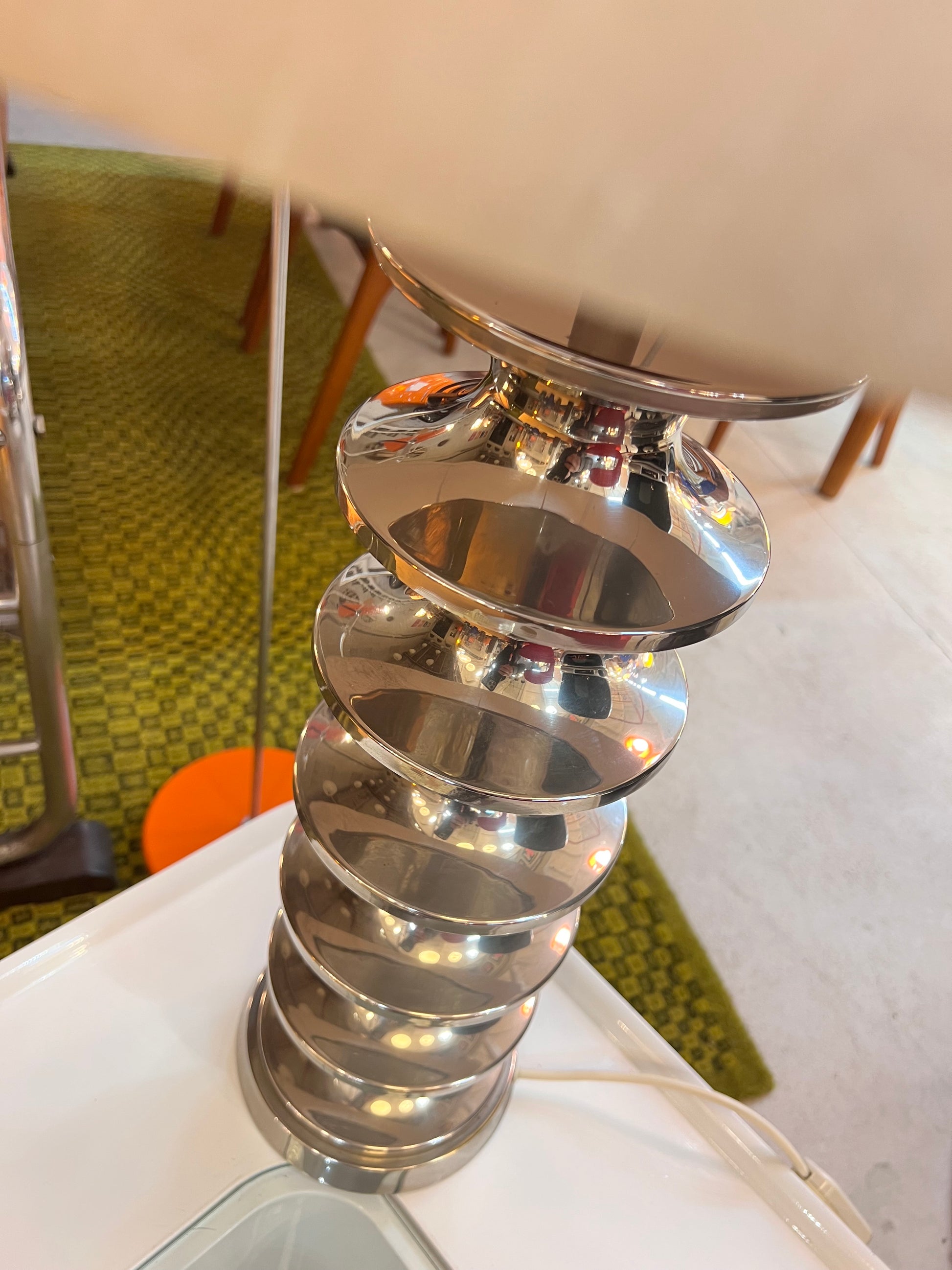 Space Age Tischlampe Metall mit Schirm aus Rohseide