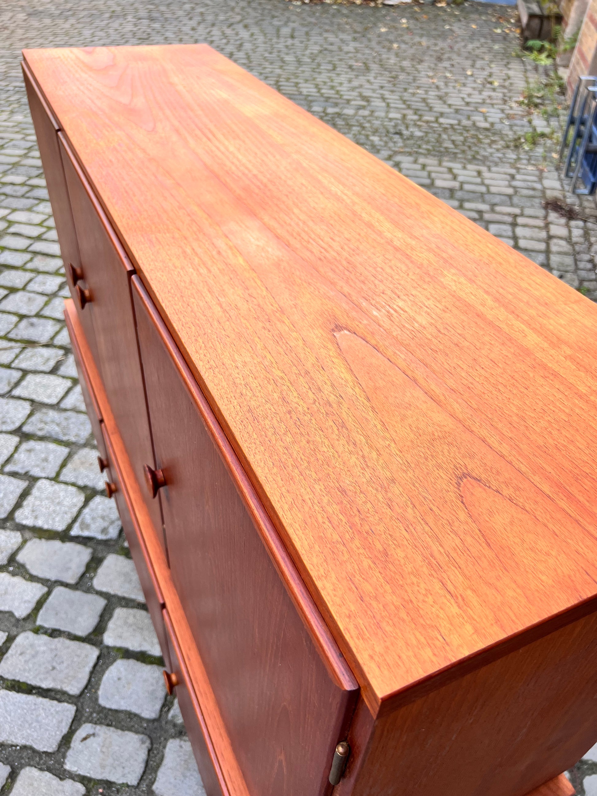 Highboard Teak mit runden Griffen
