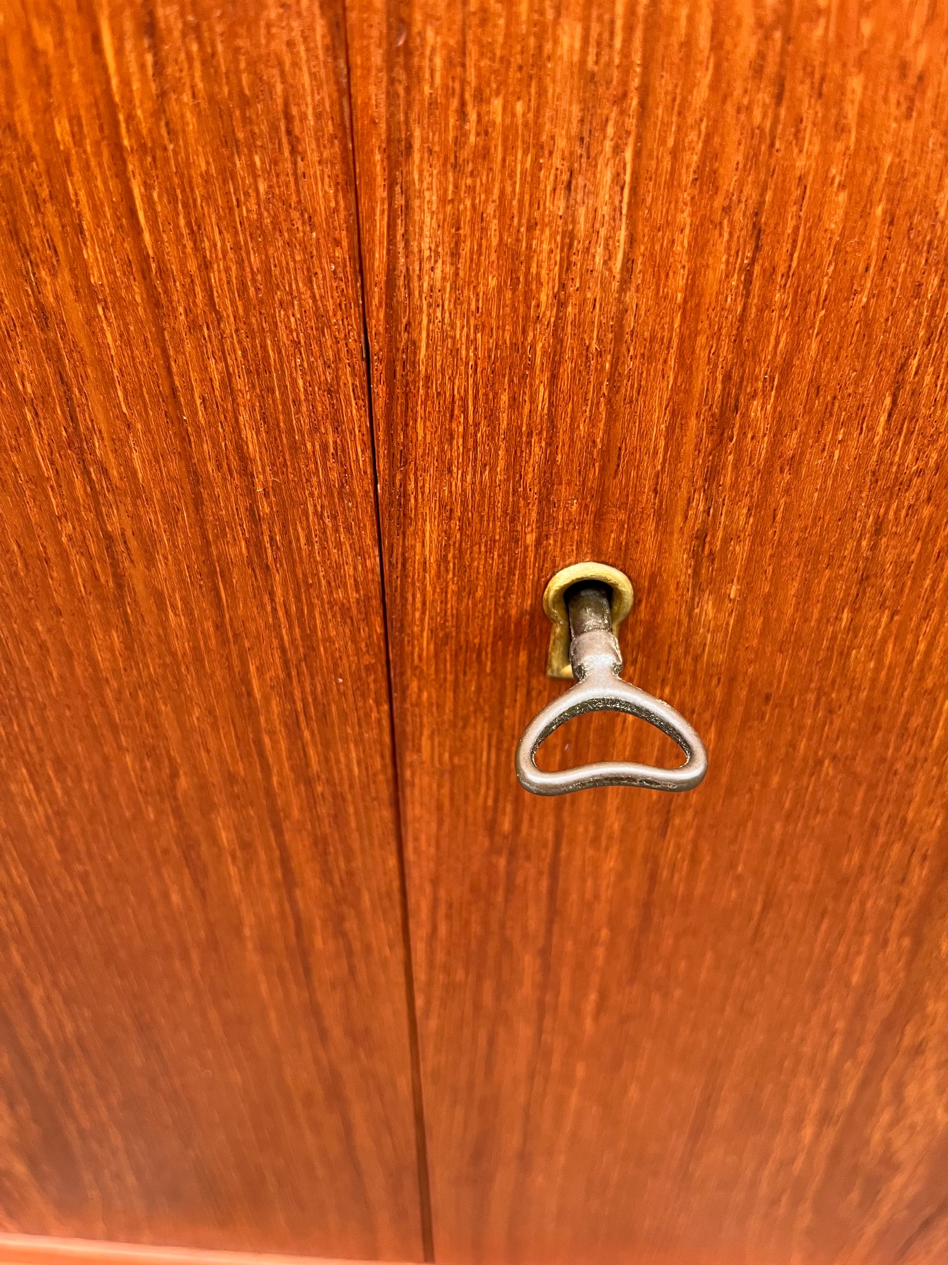 Kommodenschrank Teak mit Schloss aus Dänemark