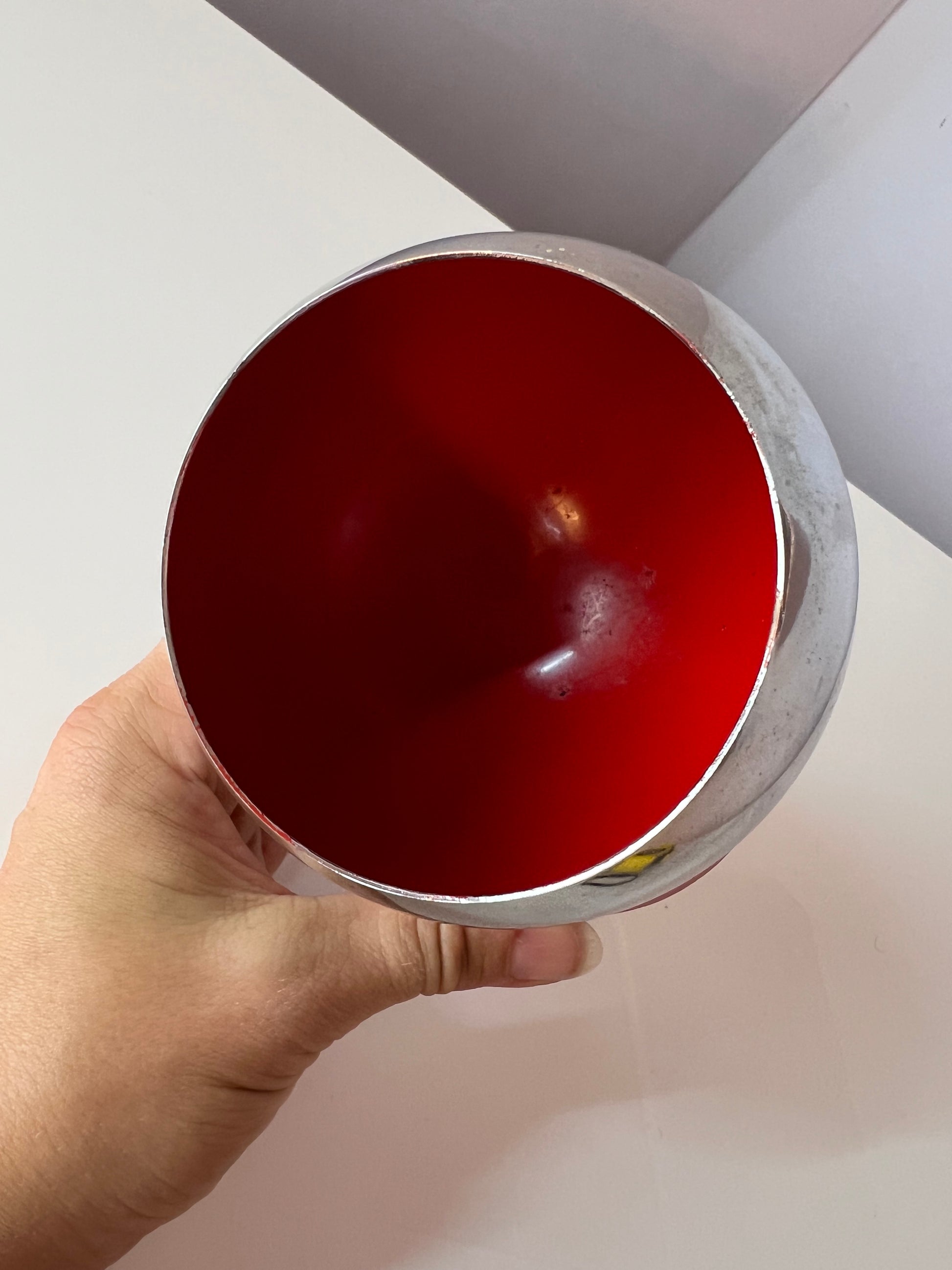 Kugelaschenbecher mit magnetischer Schale rot Chrom von Quist