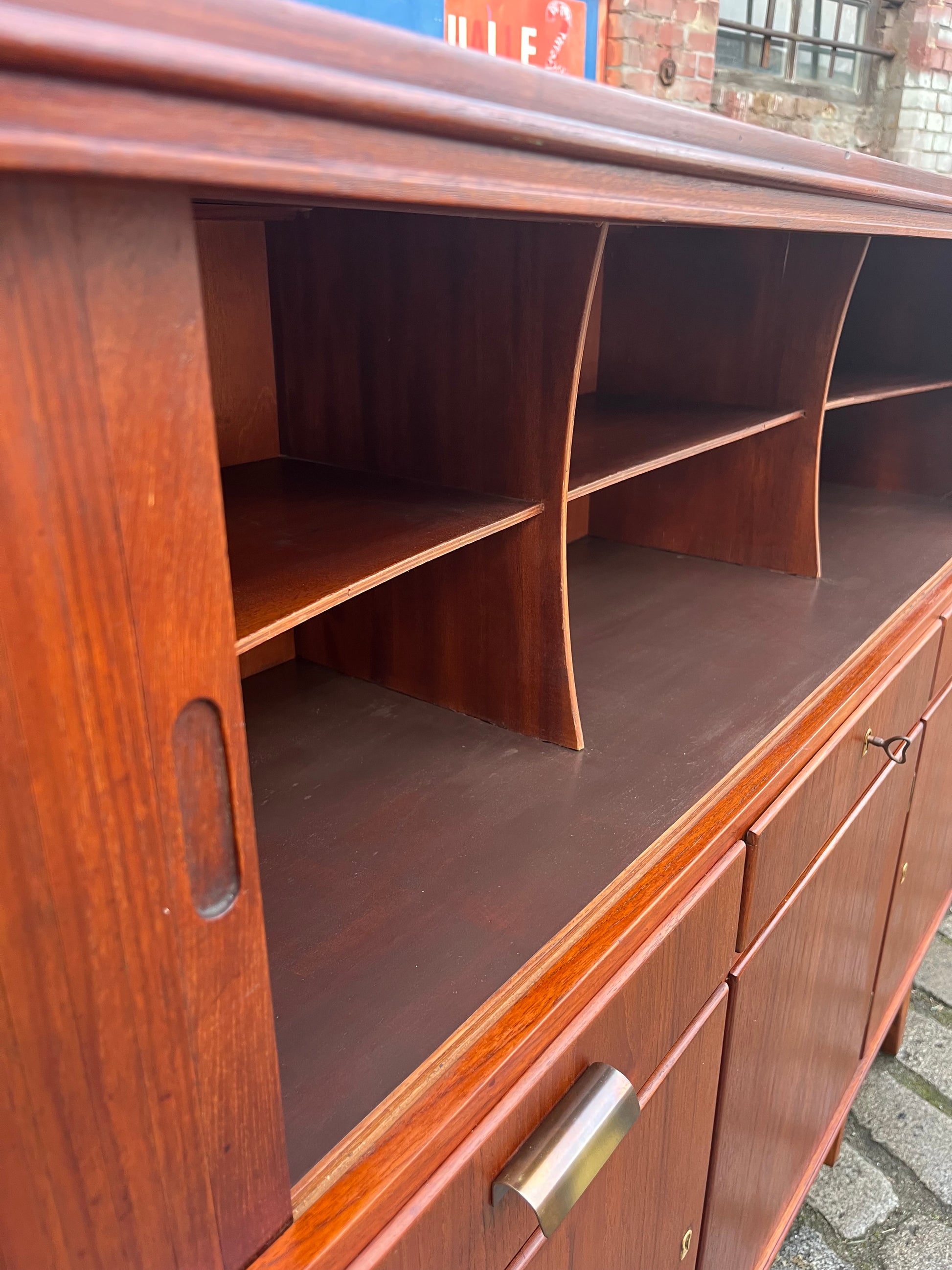 Highboard Teak mit Jalousietüren aus Dänemark