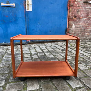 Couchtisch Teak mit Rollen von Korup