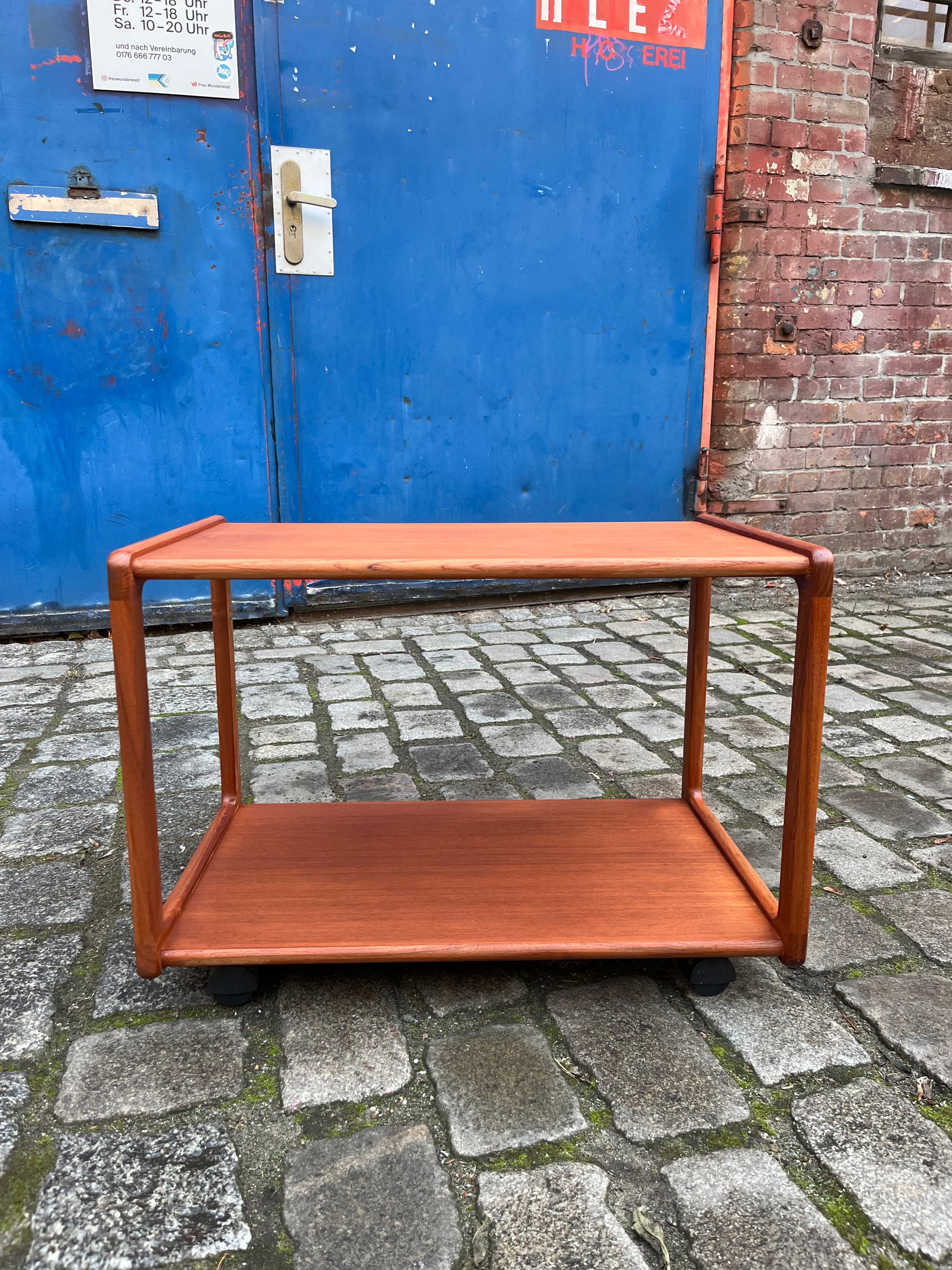 Couchtisch Teak mit Rollen von Korup