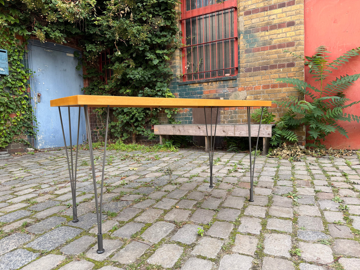 Klubtisch Typ 602/K Esche mit neuen Füßen von Hellerau