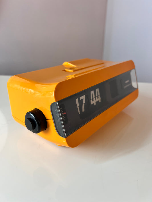 Wecker Comfortchron orange mit Klappzahlen von KRUPS