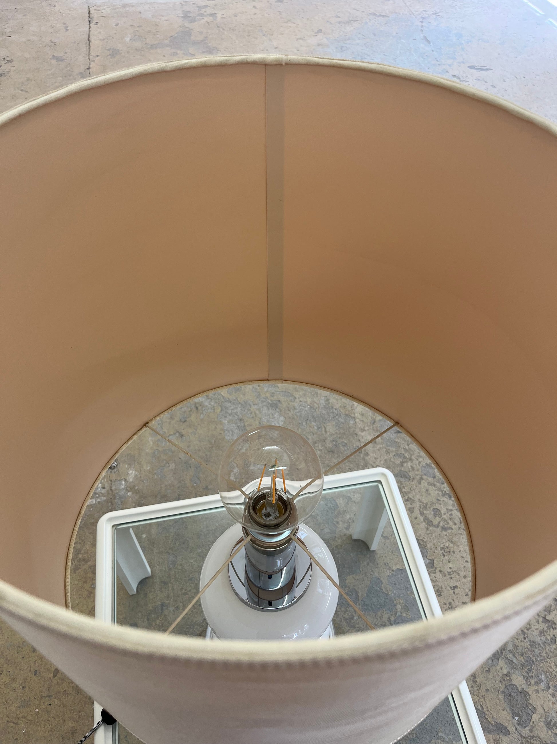Tischlampe weiß Chrom Glas von Sölken