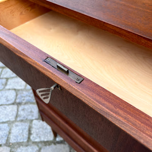 Kommode Teak mit Schloss aus Dänemark