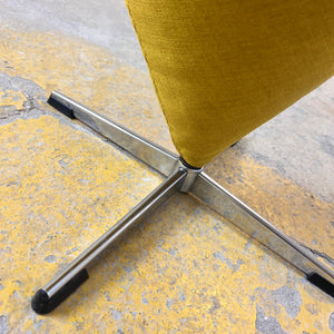 „Cone Chair“ gelb von Verner Panton neu bezogen