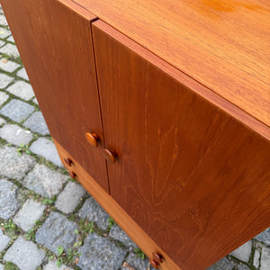Schrank Teak mit runden Griffen aus Dänemark