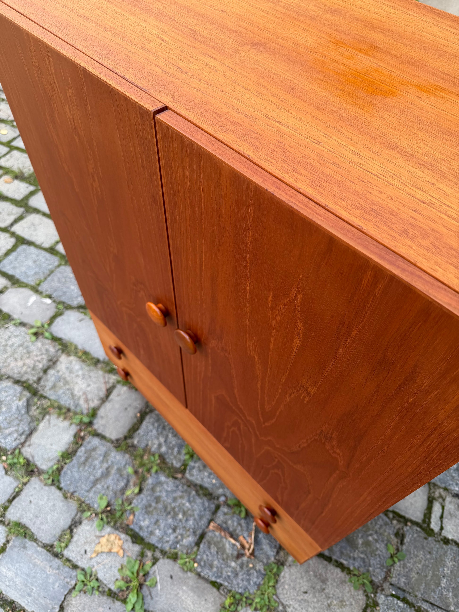 Schrank Teak mit runden Griffen aus Dänemark