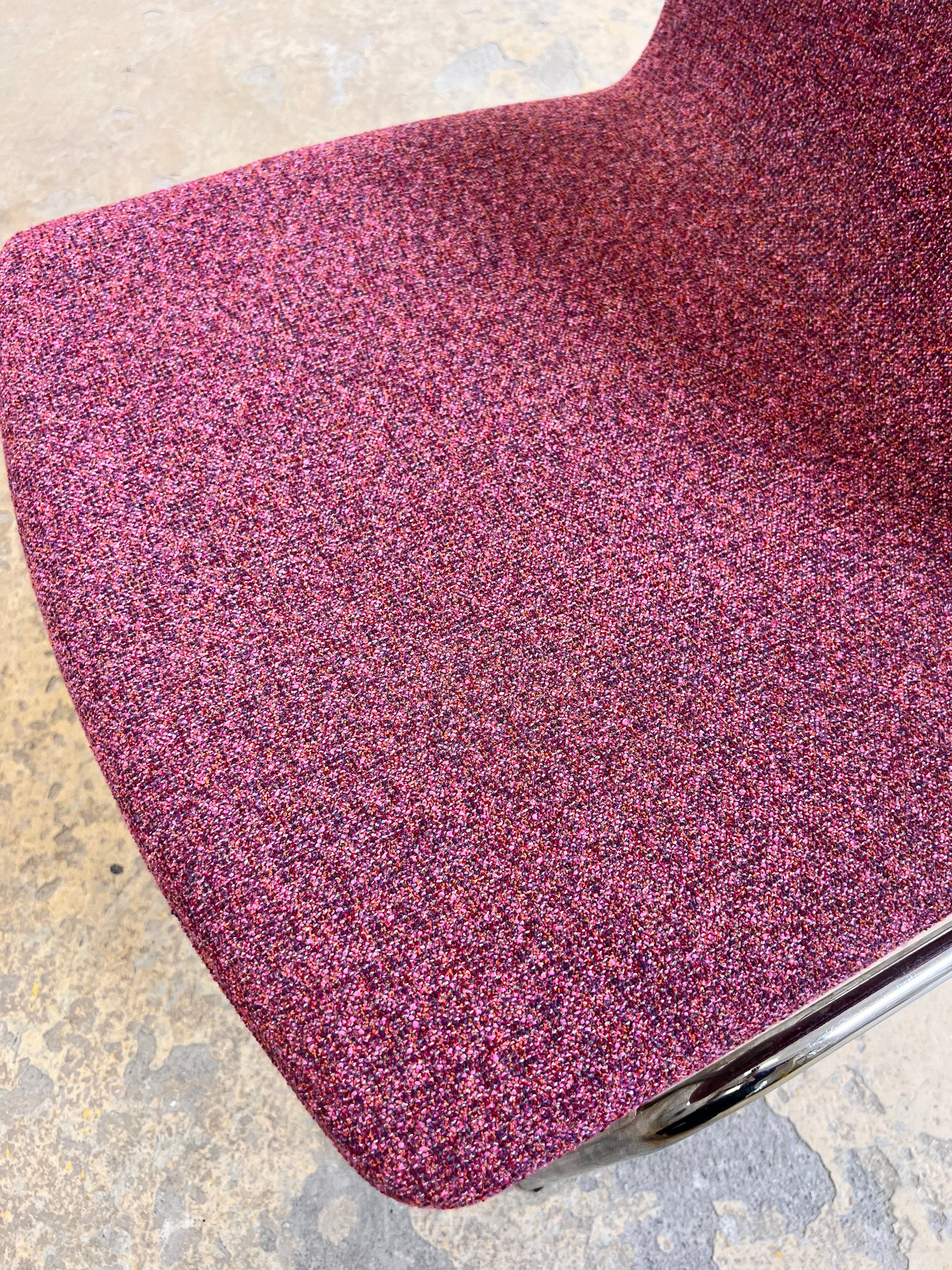 Sessel Lufthavnsstol brombeer-pink Chrom von Anden Arkitekt für Duba Møbelindustri