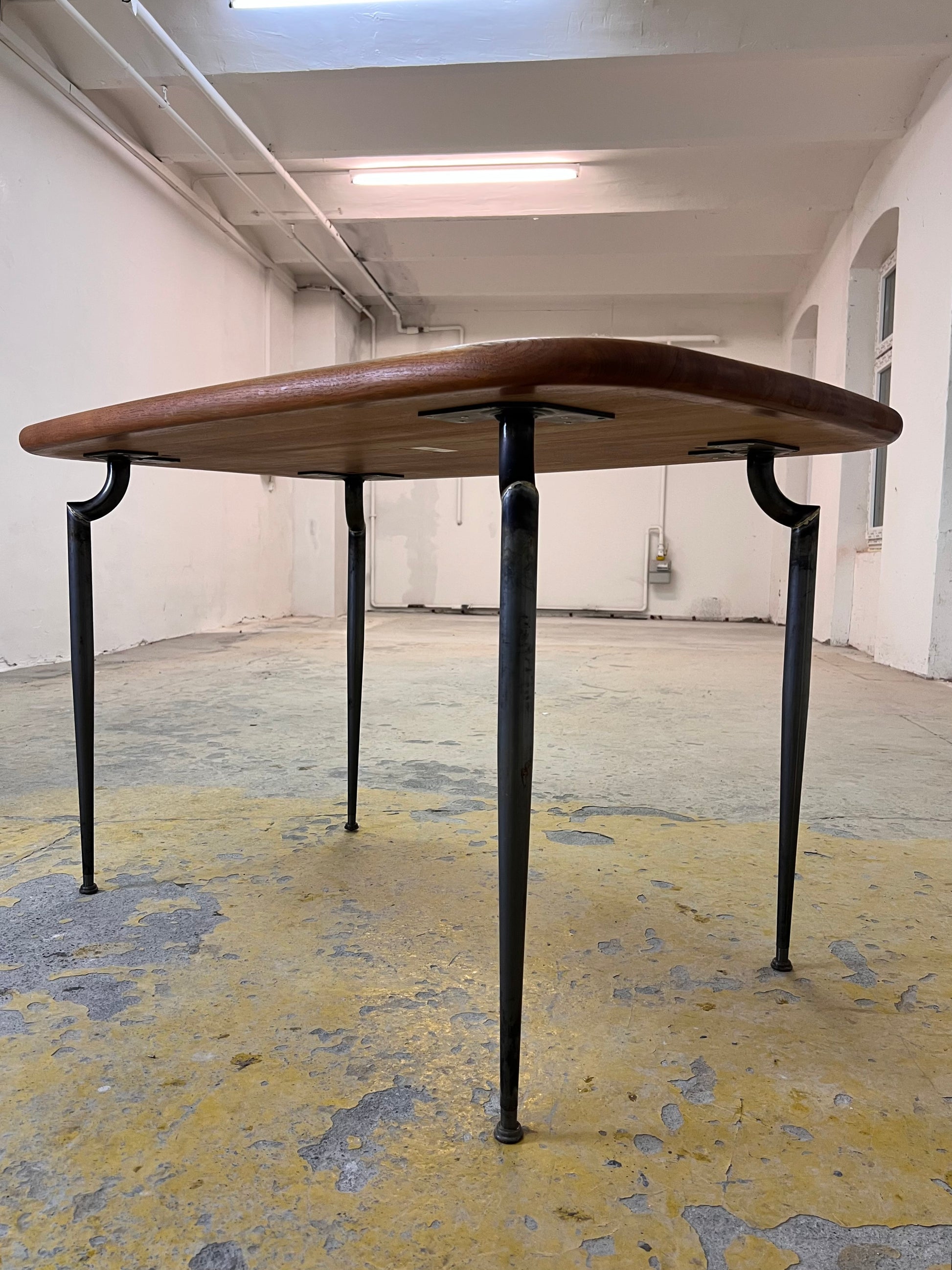 Esstisch Teak mit Metallbeinen