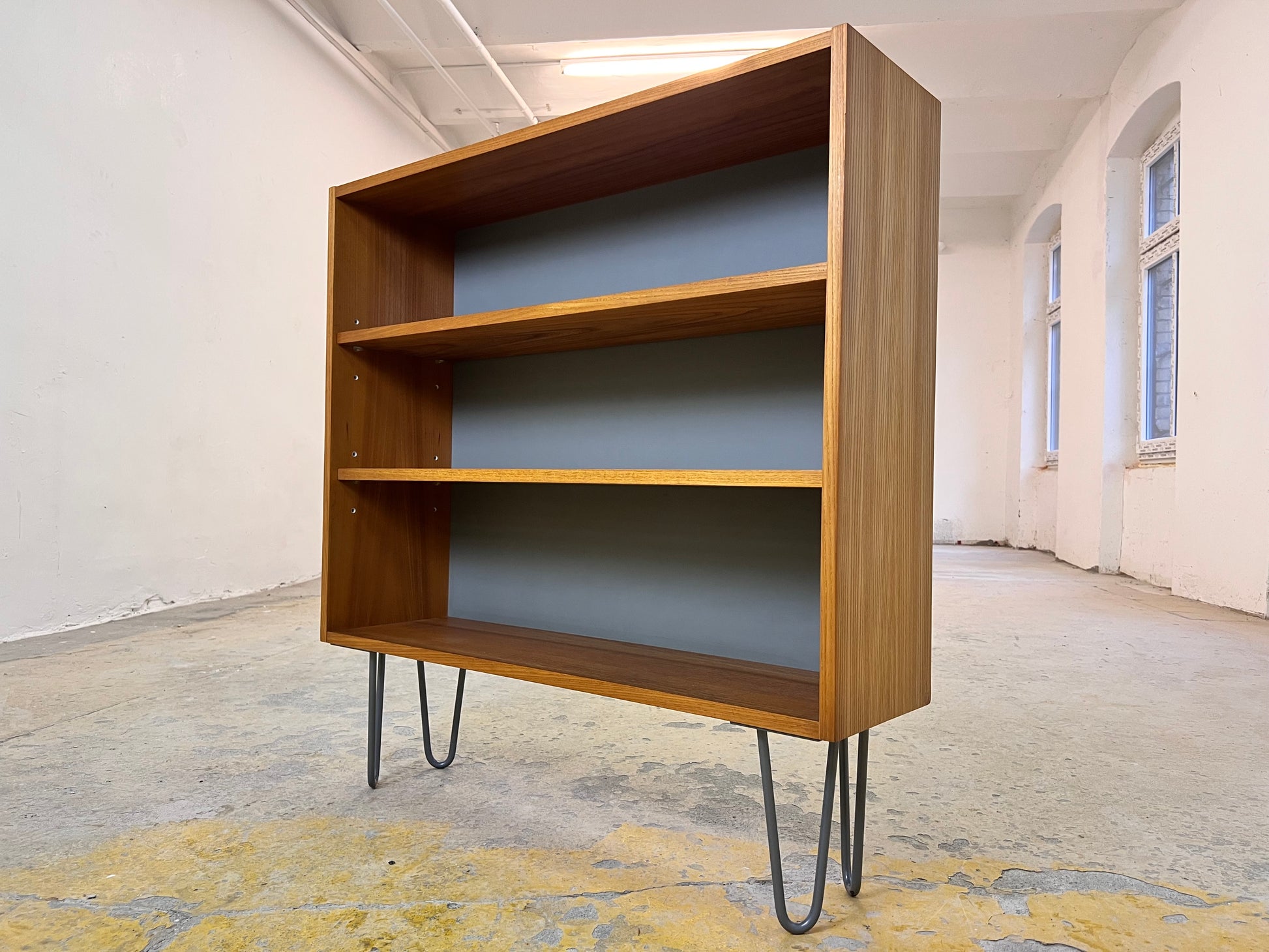 Regal auf Hairpinlegs von Hellerau