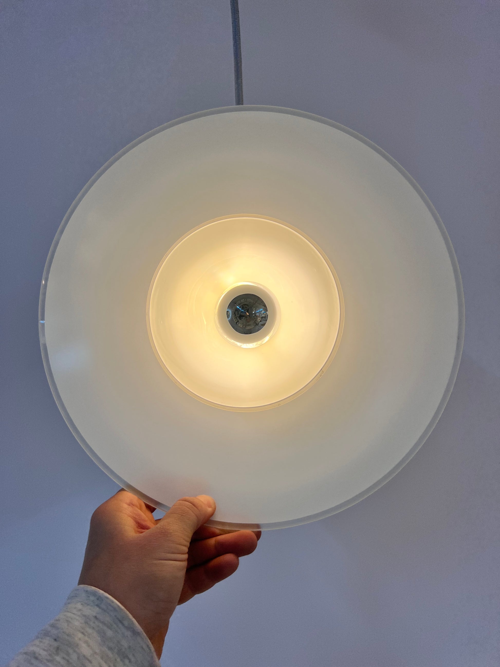 Lamellenlampe Milchglas Chrom aus Dänemark