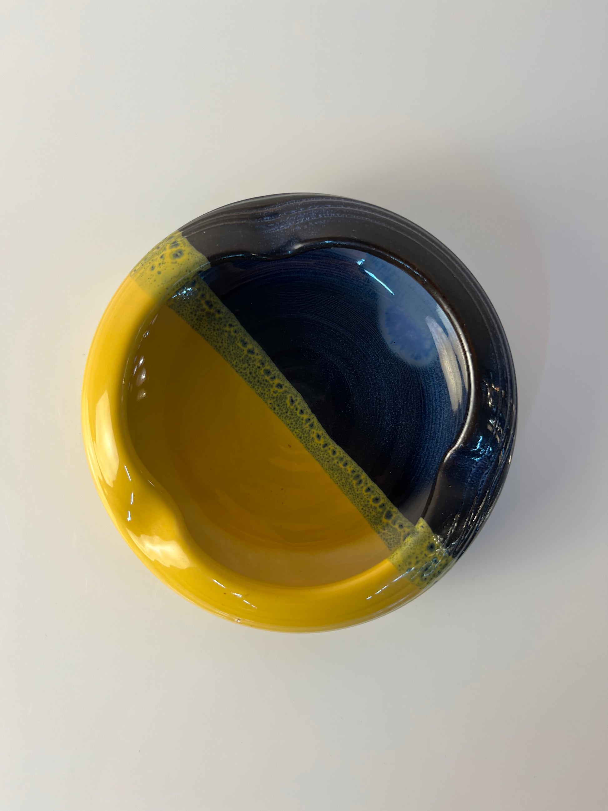 Aschenbecher gelb blau aus Dänemark