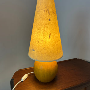 Kugeltischlampe Keramik mit Naturfaser Schirm