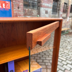 Vitrine Teak mit Hairpin Legs