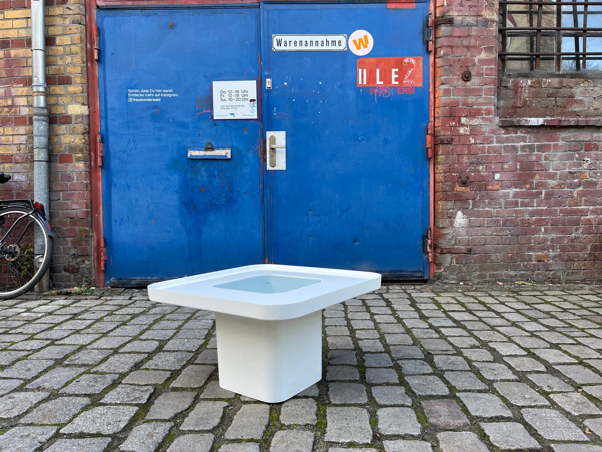 Couchtisch weiß Kunstoff Glas von Peter Ghyczy